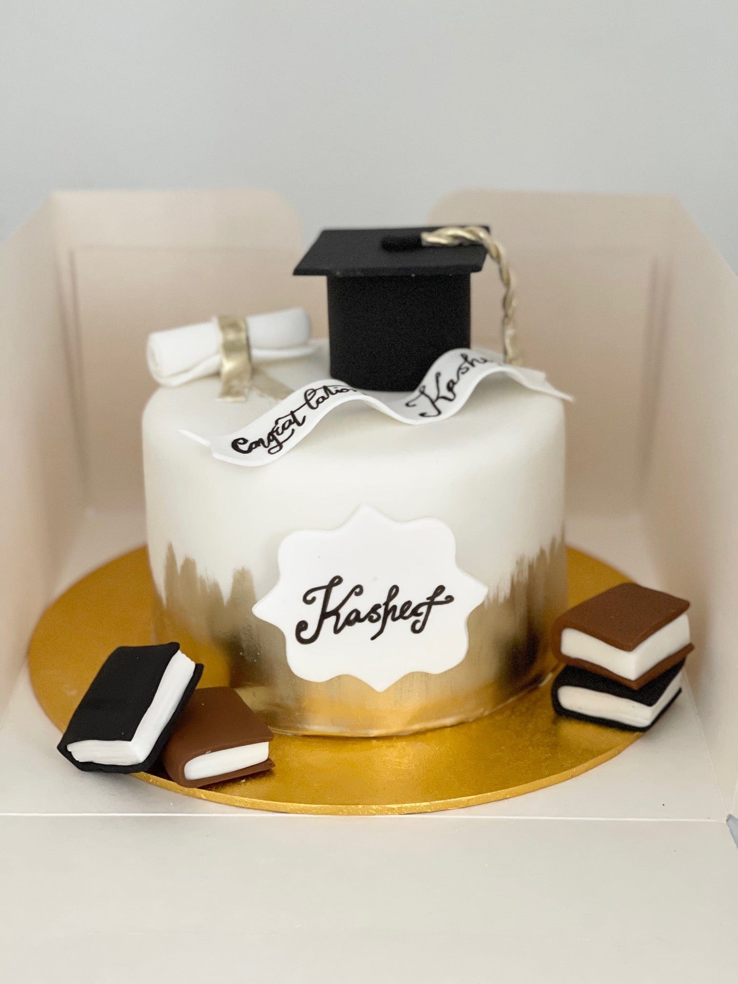 Blue & Gold Graduation Cake – Mister Baker