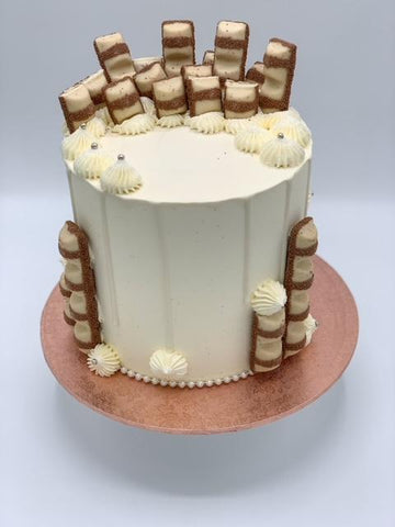 myBaker Online Shop NEW! White Kinder Bueno Chocolate Drip Cake